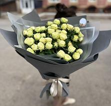 Букет Белые кустовые розы Солинеро в Кизильское