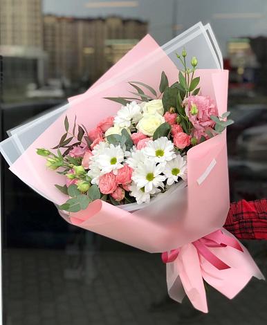 Букет цветов из: Розы, Лизиантусы и Хризантемы в Кизильское